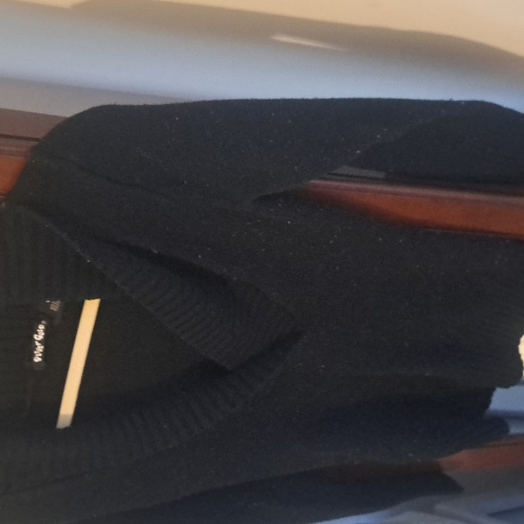 Sweater - Picture 4 of 4